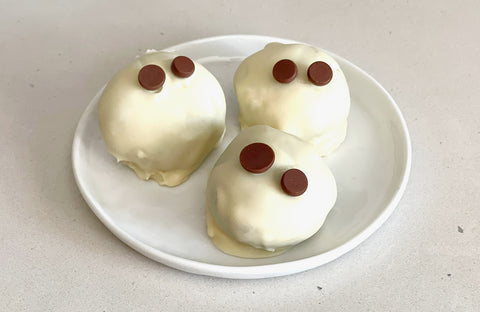 Simple Vegan Ghost Pumpkin Protein Balls